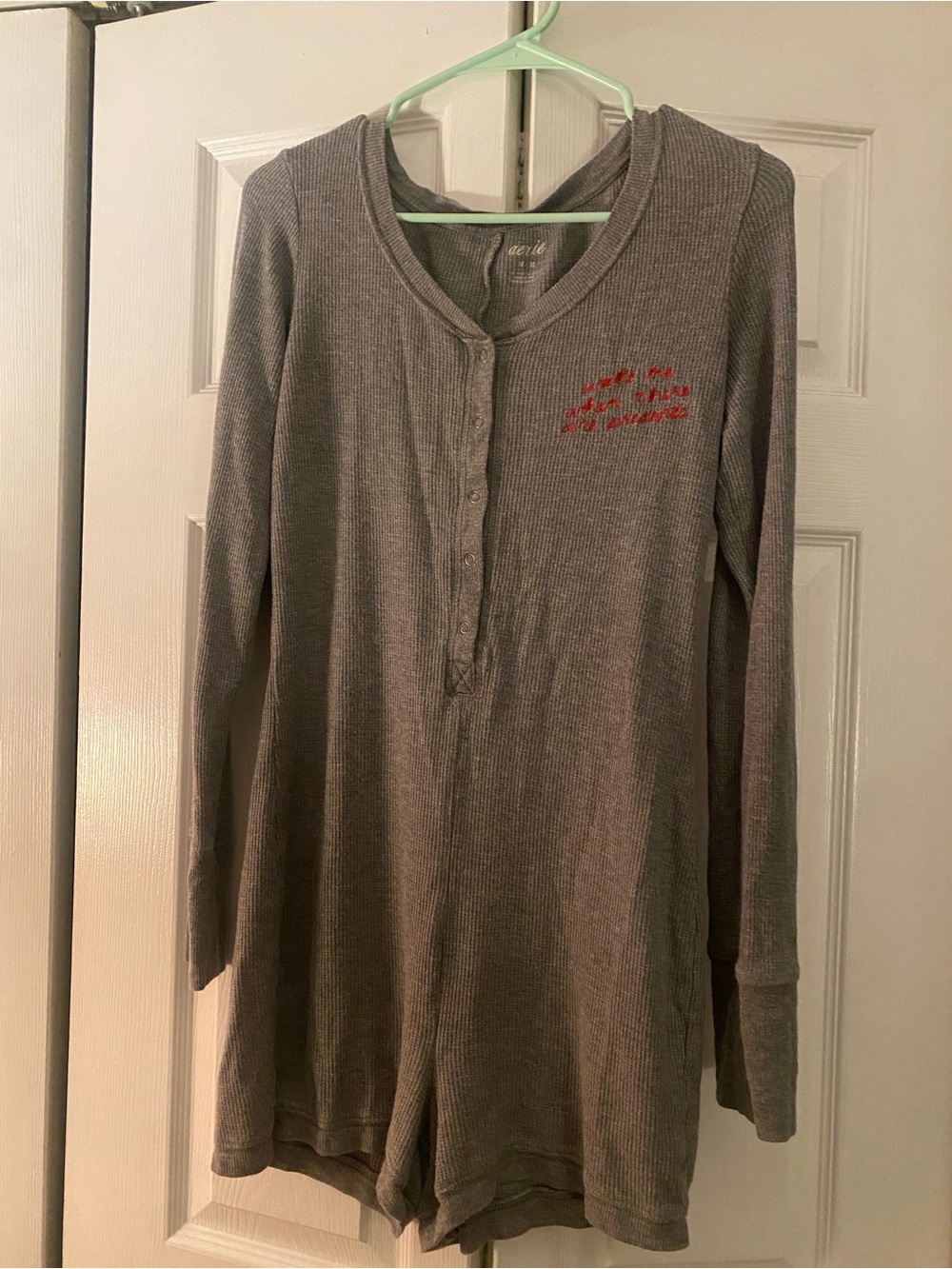 ❤️aerie Gray Ribbed Henley Holiday Pajama Romper- W size M❤️